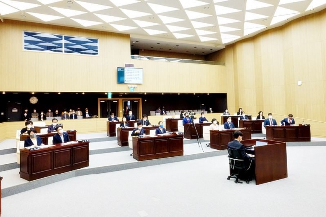 춘천시의회 본의회장. 춘천시의회 제공