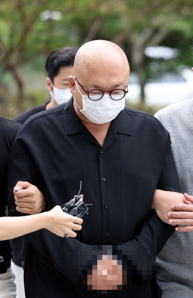 Don Spike (real name Kim Min-soo), a famous composer and businessman accused of drug use, appears at the North Seoul District Court in Dobong-gu, Seoul for questioning of the suspect before his arrest on the morning of the 28th doing 2022.9.28 Yonhap News