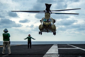 한미 ‘항모 헬기 이착’ 훈련