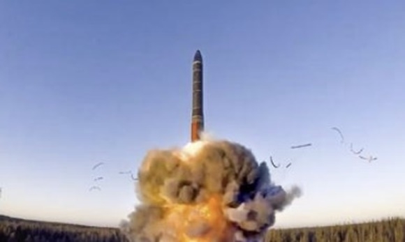 러시아의 대륙간탄도미사일(ICBM) 시험 발사. AP 연합뉴스 자료사진