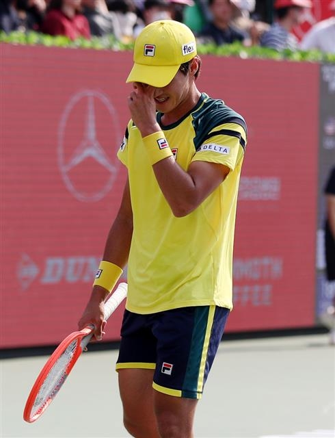권순우가 29일 서울올림픽공원 테니스코트에서 열린 남자프로테니스(ATP) 투어 코리아오픈 단식 16강전에서 실점한 뒤 아쉬운 표정을 짓고 있다. 뉴스1