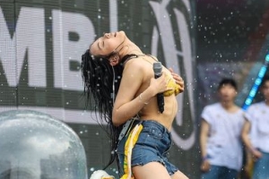 ‘비키니끈 풀린 무대’ 언급한 비비, 19금 웃음 승화