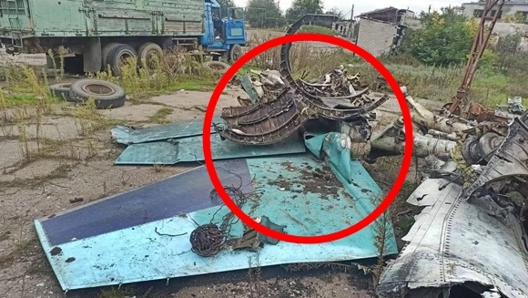 2일(이하 현지시간) 우크라이나 공군사령부는 동부 도네츠크 리만에서 러시아 신형 전술 폭격기 수호이(Su)-34 파편을 찾았다고 밝혔다. 출처=우크라이나 공군사령부