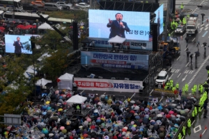 보수단체, 개천절 맞아 광화문서 ‘초대형 집회’…혼잡 극심