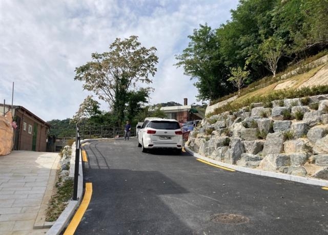 서울 종로구 옥인동 일대에 새로 마련된 마을순환도로 모습. 종로구 제공