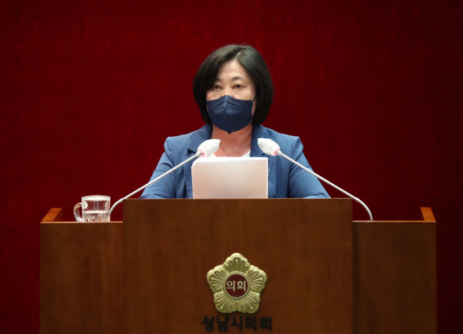 성해련 의원 자유발언하는 모습