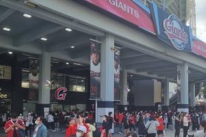 경기 5시간 전부타 장사진… “대호야 욕봤다”