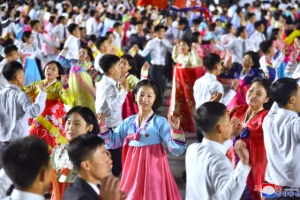 [포토] 북한, ‘당창건 77주년’ 청년학생들 야회 및 축포발사