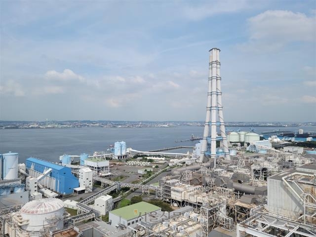 일본 아이치현 헤키난시에 있는 헤키난화력발전소. 이곳에서 이산화탄소 배출이 없어 재생에너지로 주목받는 암모니아와 석탄 혼합 발전이 이뤄지고 있다.