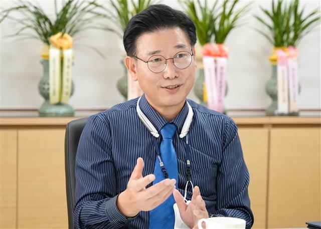 김준성 서울 노원구의회 의장이 지난달 29일 서울신문과의 인터뷰에서 청년 지원 정책의 필요성에 대해 설명하고 있다. 노원구의회 제공