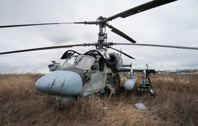 O jacaré Ka-52 usado pelo exército russo foi descoberto em fevereiro perto de Kiiu, na Ucrânia.  Agência de notícias Yonhap
