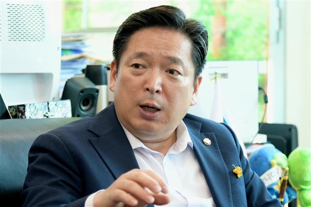 김병내 광주 남구청장이 13일 집무실에서 가진 서울신문과의 인터뷰에서 “남구를 경제교육문화특구로 만들어 가겠다”고 밝히고 있다. 광주 남구 제공