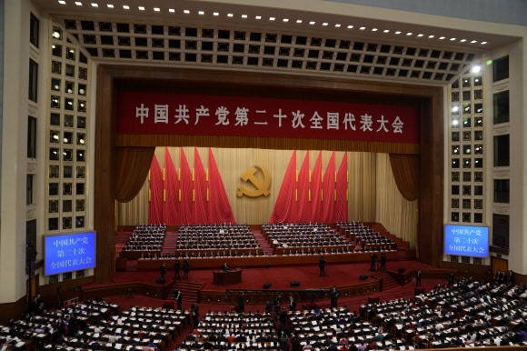 16일 중국 베이징 인민대회당에서 제20차 공산당 전국대표대회(당대회) 개막식이 열리고 있다. 2022.10.16 AP 연합뉴스