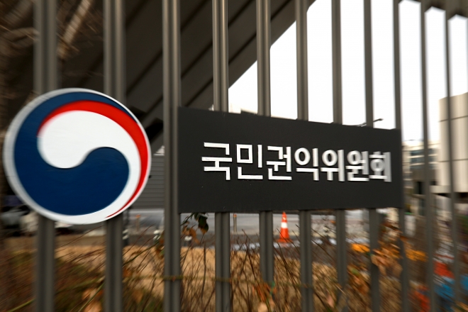 국민권익위원회는 17일 코스타리카 감찰원과 파라과이 감사원 소속 공무원 10명을 대상으로 오는 22일까지 반부패 연수과정을 운영한다. 청렴도평가·부패영향평가·신고자 보호제도 등 한국의 반부패 정책이 중남미에 첫 전수된다. 서울신문 DB    