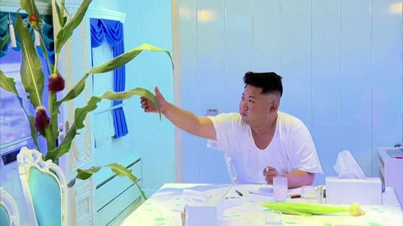 북한 김정은, 전용열차서 옥수수 종자 검토