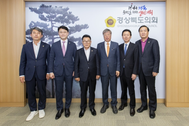 경북도의회 고문변호사 위촉식. 경북도의회 제공