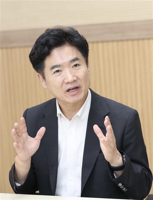 김대중 전남교육감이 19일 집무실에서 가진 서울신문과의 인터뷰에서 “지역의 희망인 학생들이 행복한 학교, 공부하는 학교를 만들어 전남 아이들의 미래와 지역의 미래를 바꾸고 싶다”는 포부를 밝히고 있다. 전남교육청 제공