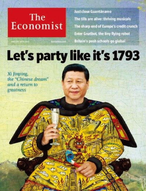 2013 年 5 月 4 日の英国の週刊誌エコノミストの表紙。これは、中国の習近平国家主席が清王朝のローブを着ている合成画像です。