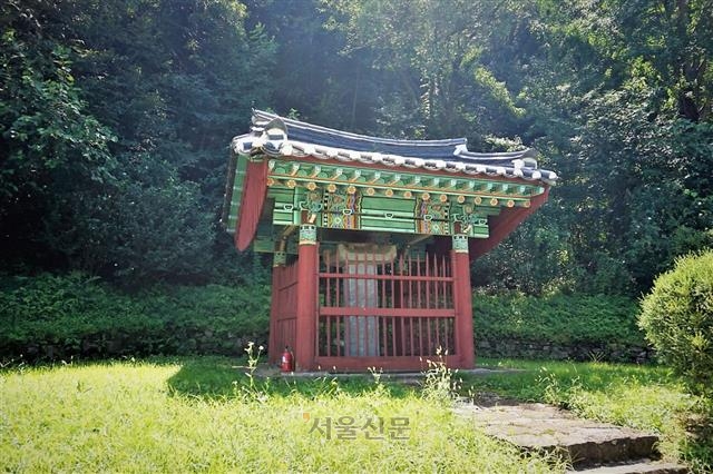 충남 금산군 제원면 저곡리 어죽마을 뒤편에 있는 권충민공순절비. 금산 군수 권종이 금강을 건너려는 왜군과 맞서 싸운 1592년 6월 22일 개티전투를 기념한다. 서동철 논설위원