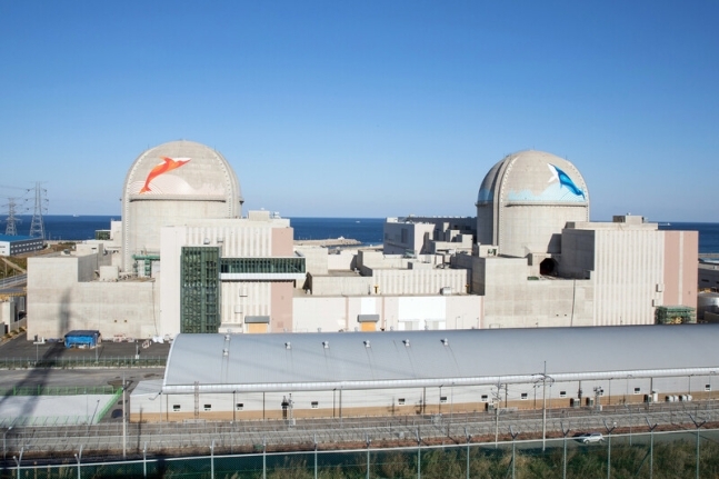 Shinhanul Korea Hydro & Nuclear Power Units 1 (left) and 2 units in Uljin, North Gyeongsang Province, which has the Korean APR1400 nuclear power plant.  Provided by Korea Hydro & Nuclear Power