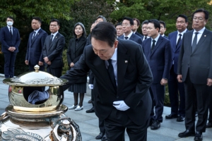 박정희 묘역 참배한 尹대통령