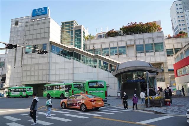 서울 동대문구 ‘차 없는 거리’가 조성될 회기역 앞의 모습. 동대문구 제공