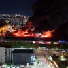 “4∼5차례 폭발음”…대구 매천시장 화재, 큰 불길 잡았다(종합)