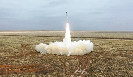 러시아 국방부가 지난 2월 19일 실시한 핵전쟁 훈련 그롬에서 이스칸데르 미사일을 시험 발사하고 있는 모습을 공개했다. AFP 연합뉴스