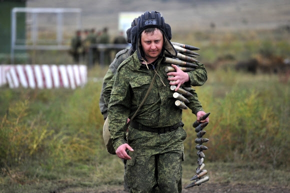 러시아 신병들이 사격장에서 군사 훈련을 하는 모습. 2022.10.27 AP연합뉴스