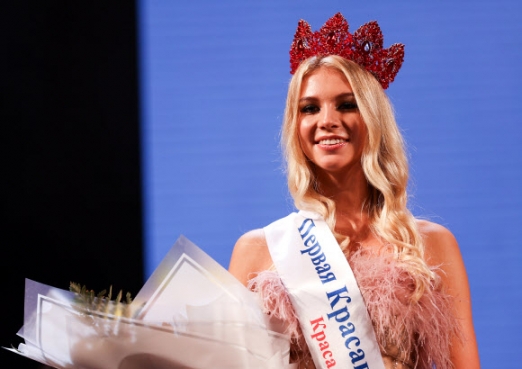 Zlata Sokolova of Cherepovets wins the First Beauty 2022 title as a victory ceremony takes place during the final stage of the Krasa Rossii 2022 [Beauty of Russia] beauty pageant at the Winter Palace. This year?s event has gathered 51 participants from across the country, its winner to represent Russia at the Miss Earth 2023 international pageant. RUSSIA, SOCHI OCTOBER 26, 2022<br>타스 연합뉴스