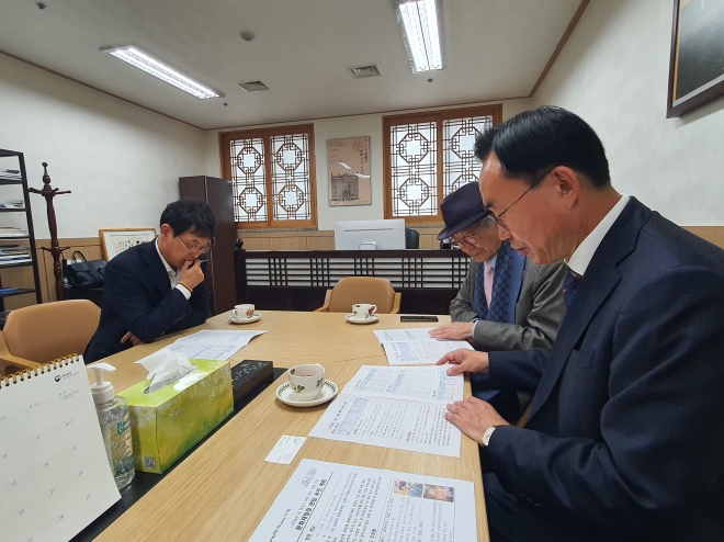 윤병태 나주시장이 최응천 문화재청장 면담 통해 나주목관아 복원정비 국비 지원 건의했다. 나주시 제공 