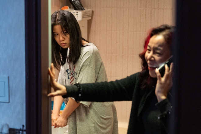 영화 ‘같은 속옷을 입는 두 여자’에서 지지고 볶고 싸우는 모녀로 출연한 수경(양말복)과 이정(임지호)은 놀라운 연기를 선보인다. 