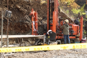 봉화 매몰 광산 수색 속도…시추에 이어 내시경 카메라로 수색 작업
