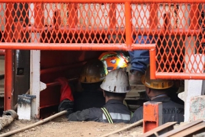 [포토] ‘갱도 내려가는’ 구조대…봉화 광산매몰 사고 9일째