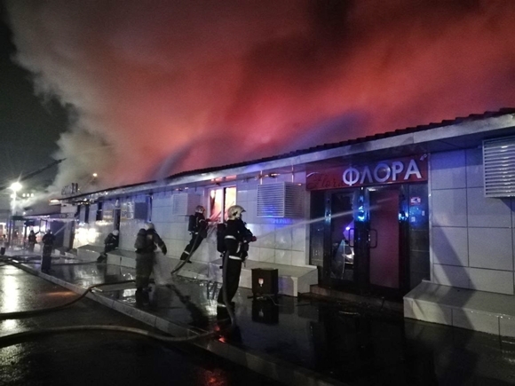 4일(현지시간) 러시아 중서부 코스트로마의 한 나이트클럽에서 불이 나 15명이 숨지고 250명이 대피하는 소동이 벌어졌다. 2022.11.5  러시아 비상사태부