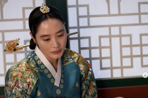 김혜수, 중전자리 걸었다