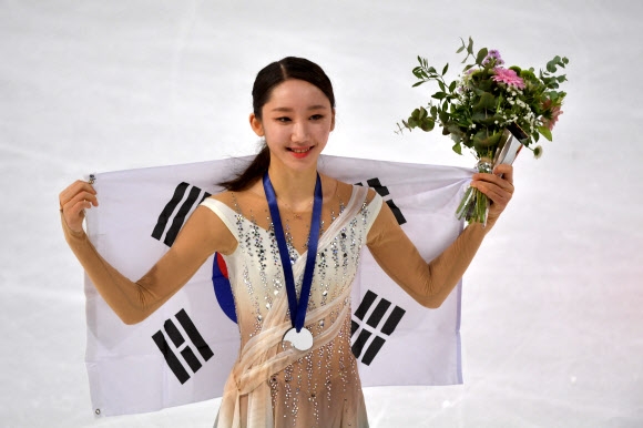 피겨장군 김예림 생애 첫 시니어 그랑프리 은메달… 김연아 이후 첫 한국인 은메달