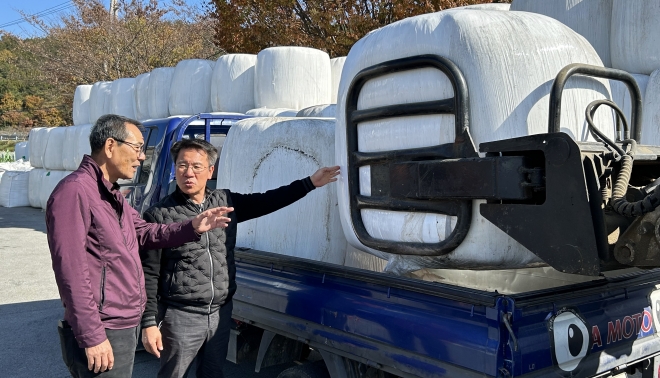 농협전남지역본부가 함평축협 사료공장을 찾아 농기계 작업시 발생할 수 있는 안전사고 예방법들을 교육했다. 농협전남지역본부 제공 
