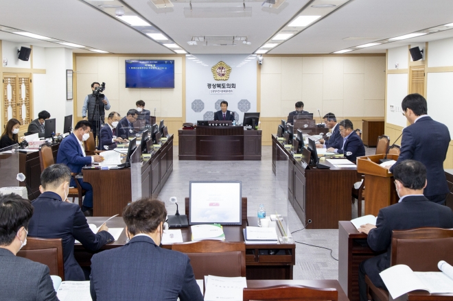 신공항이전지원 특별위원회 사진. 경북도의회 제공