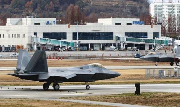 전남지역으로의 이전이 추진되고 있는 광주 군공항 전경. 전투기가 활주로에서 이륙 준비를 하고 있다. 광주시 제공