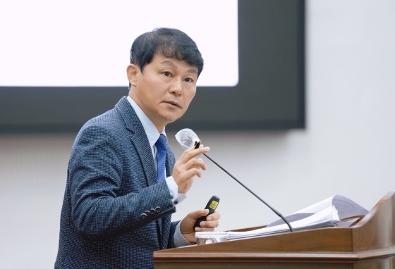 하남시의회 정병용 의원이 11월 4일 오전 하남시의회 본회의장에서 열린 제316회 임시회 제2차 본회의 시정질문을 하고 있다. 하남시의회 제공