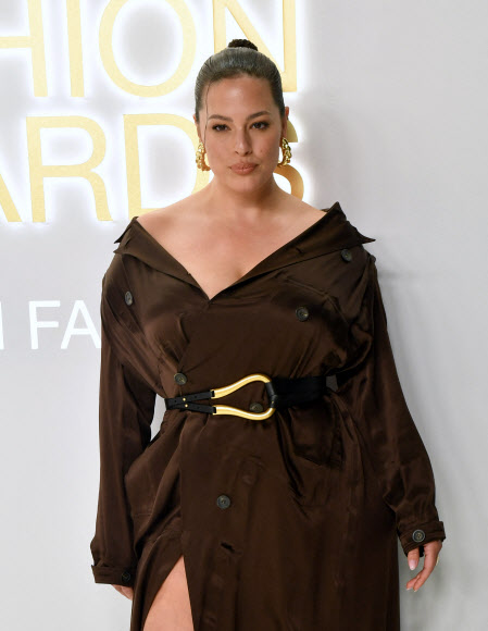 Model Ashley Graham arrives for the 2022 Council of Fashion Designers of America, Inc. (CFDA) Fashion Awards at Cipriani South Street in the Manhattan borough of New York, on November 7, 2022. AFP 연합뉴스