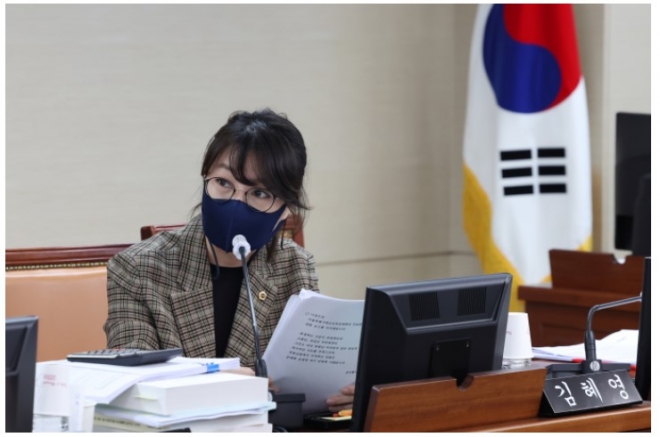 제315회 정례회 서울교육청 행정사무감사 질의하고 있는 김혜영 의원