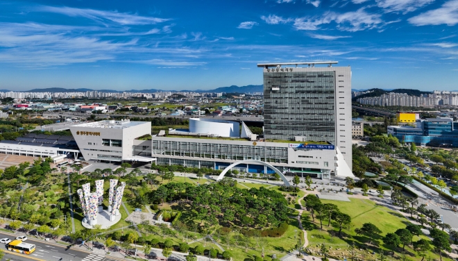 광주시가 7조2535억원 규모의 내년 예산안을 편성했다. 광주시청사 전경