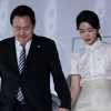 김건희 여사 손 꼭 잡은 尹대통령… 발리서 G20 일정 돌입