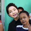 “생명의 길 열려”…金 여사 만난 캄보디아 환아, 한국서 치료키로