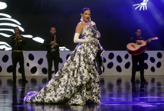 Spanish singer Natalia Jimenez performs  during the election and coronation ceremony during the Miss Colombia 2022 contest at the Cartagena de Indias Convention Center, in Cartagena, Colombia, 13 November 2022. Sofia Osio Luna, 22, representative of the department of Atlantico, was chosen as Miss Colombia 2022.  EPA 연합뉴스