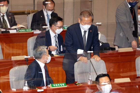 이상민 행정안전부 장관이 14일 국회에서 열린 예산결산특별위원회 전체회의에 출석하고 있다. 2022.11.14 연합뉴스