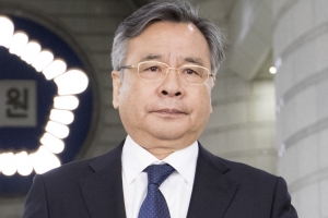 ‘가짜 수산업자 포르쉐 의혹’ 박영수 前특검 기소…언론인 3명도