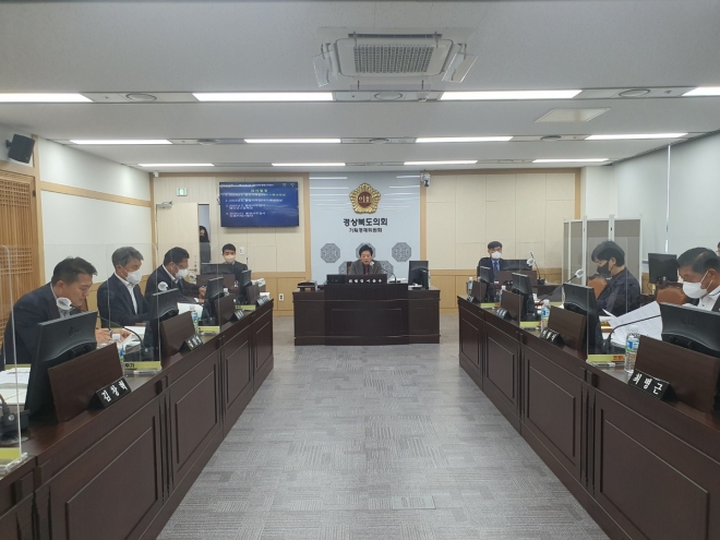 기획경제위원회 행정사무감사 사진. 경북도의회 제공